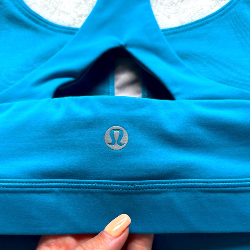 LULULEMON— Size 6, Y-back - Picture 3 of 4
